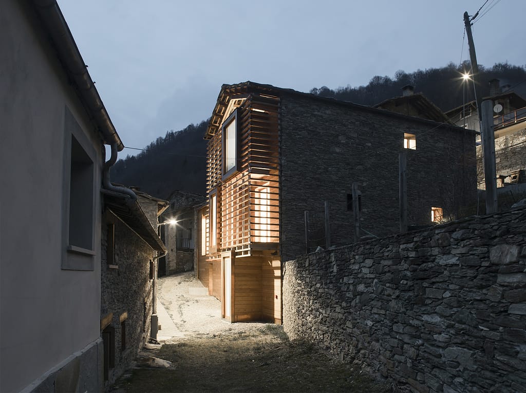 Casa alpina del welfare: l’architettura in legno PEFC per la rinascita di un borgo montano 1 1