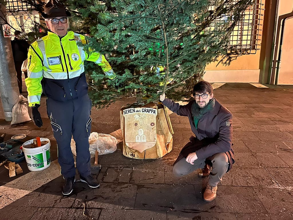 Natale sostenibile con gli abeti PEFC in piazza 3 WhatsApp Image 2023 12 12 at 12.57.16