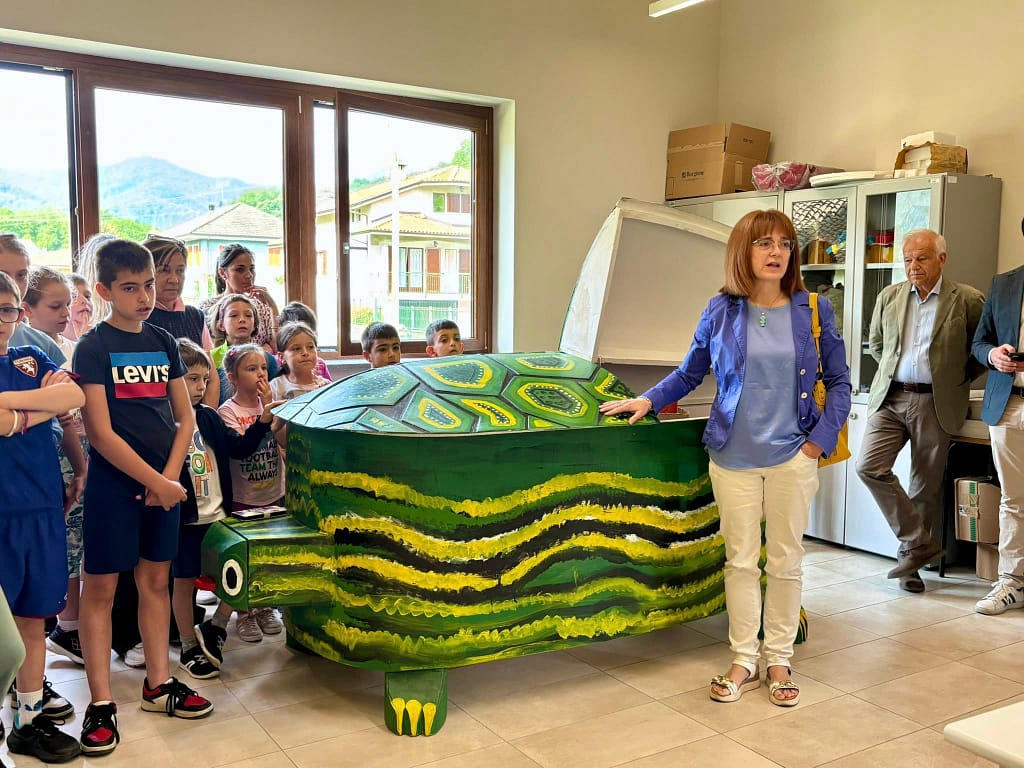 La tartaruga della sostenibilità vince l’edizione 2025 del concorso “Disegna un mobile per la tua scuola” 1 Fig.2